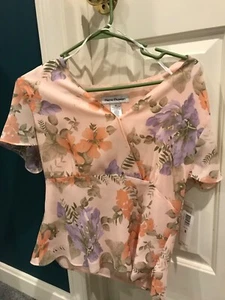 Rena Rowan size 8 peach colored floral womans top.  Smoke free home.  Side zip - Picture 1 of 3