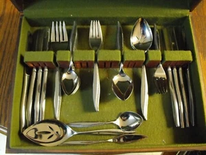 55 Piece Set Of Oneidacraft Deluxe TEXTURA Stainless Steel In Wood Case - Picture 1 of 4