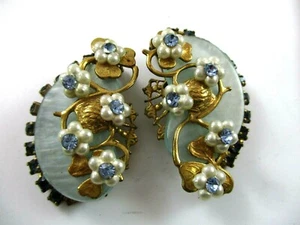 VINTAGE/ ANTIQUE FLOWERY CLIP ON EARINGS  - Picture 1 of 6