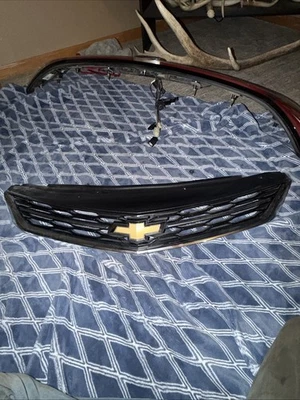 Chevrolet Cruze 2016 17 2018 parrilla superior usada OEM Foto 1 de 4