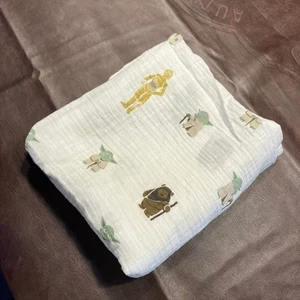 Pottery Barn Kids Star Wars Musselin Swaddle Decke Yoda C3PO Ewok weiß - Bild 1 von 8
