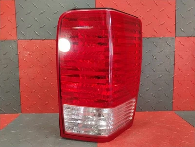 Luz trasera trasera lateral derecha Chrysler Aspen 2007-2009 ¡Lámpara de equipo original nítida! Foto 1 de 4