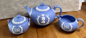 Queen Elizabeth II Coronation Wedgwood Jasperware Teapot, Creamer & Sugar Set - Picture 1 of 11