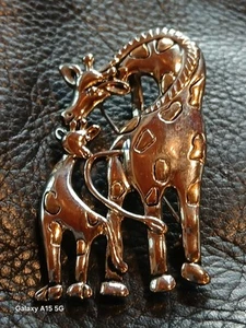 Giraffe Brooch/ Pendant Mother and Baby Giraffe Silvertone 2.25" tall and 1.5" - Picture 1 of 9