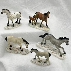 NIB Dept 56 Thoroughbreds Set of 5 Village Accessories Horse Figures #52747 - Picture 1 of 16