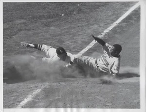 Original UPI Type 1 1957 Joe Durham Baltimore Orioles 7x9 Press Wire Photo Kell - Picture 1 of 2