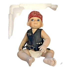 Franklin Mint Harley Davidson "Bobby The Little Biker Baby" Porzellan Puppe Neu mit Etikett - Bild 1 von 4