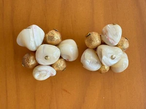 RARE Vintage Napier Gold Nugget & MOTHER OF PEARL Clip Earrings - Picture 1 of 10