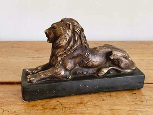 Vintage Crouching Lion on Plinth Paperweight Desktop Statue | Animal Decor - Bild 1 von 10