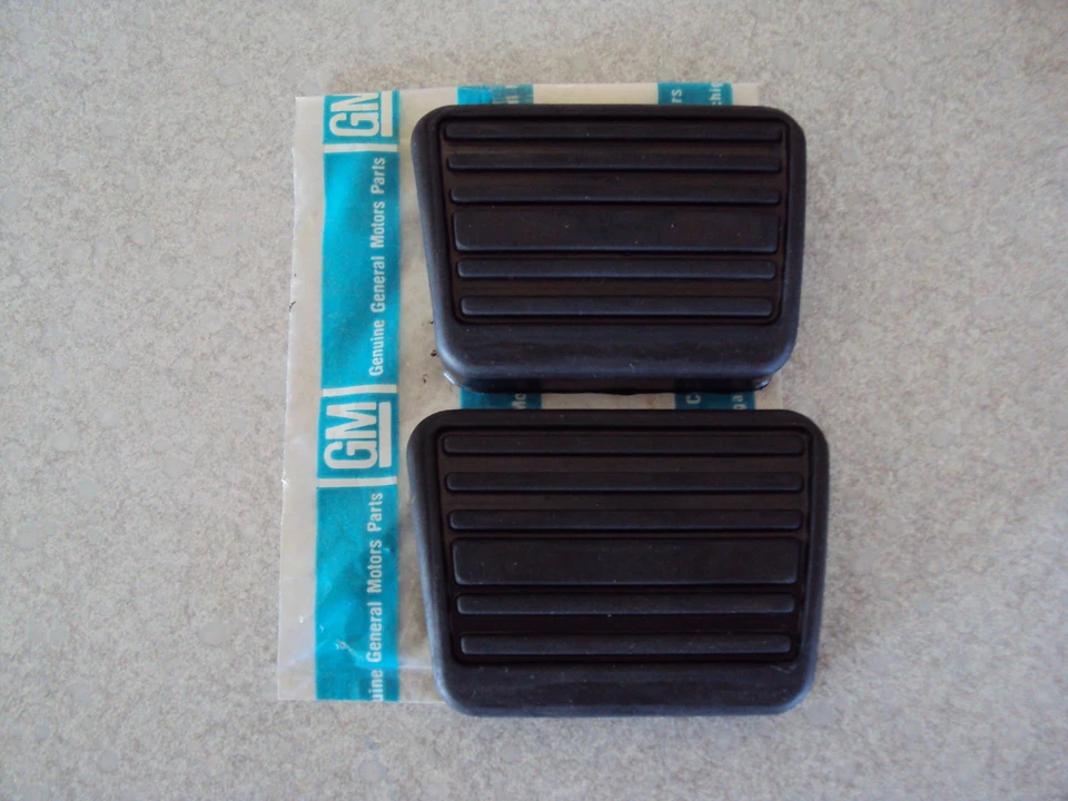 Колодки педалей тормоза и сцепления GM NOS для грузовика Camaro Corvette Chevelle Nova GTO GMC - Изображение 1 из 1