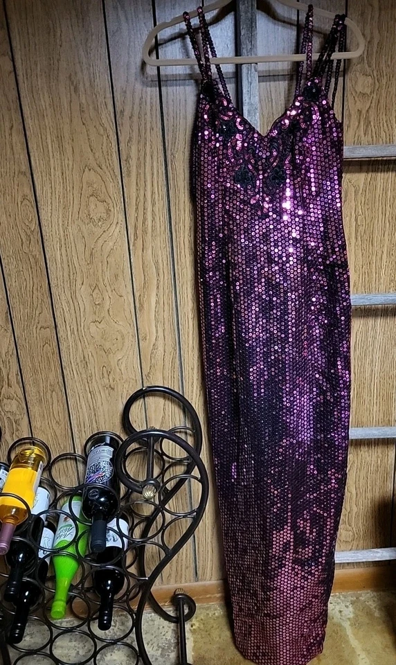 Impresionante Vestido Formal Verdaderamente Vintage Rojo Lentejuelas Largo Foto 1 de 4