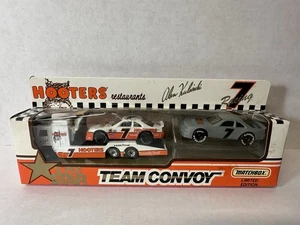Matchbox Team Convoy Alan Kulwicki #7 Hooters 1993 NEW NIB - Picture 1 of 5