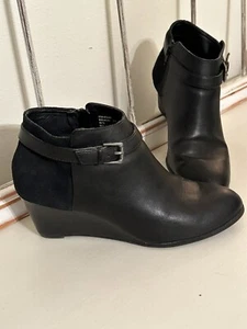 G. H. Bass & Co Aileen Leather & Suede Wedge Ankle Boots Women 8 Side Zip Black - Picture 1 of 7