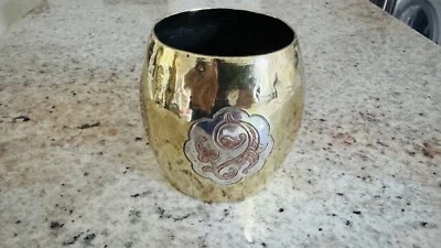 Gobelet syrien en cuivre, bronze et argent avec écritures calligraphiées - Photo 1/4