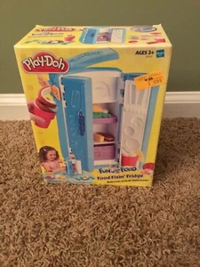 Vintage 2004 Hasbro Play-Doh Food Fixin Kühlschrank Spaß mit Essen Set - Bild 1 von 8