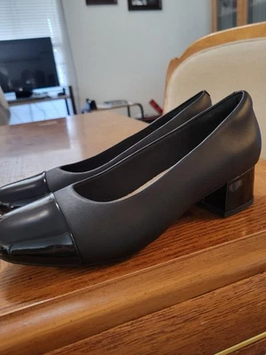 Usado una vez. Zapatos de salón clásicos de cuero y nailon IMMACULATE atemporales de CLARKS talla 8-M Foto 1 de 4