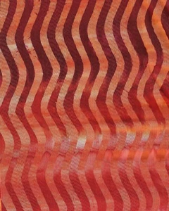 Kaufman Artisan Batik a righe ombra ondulata in oro, borgogna, arancione, di / cortile - Foto 1 di 1