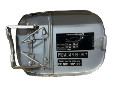 Mercedes CLK 2003 2004 2005 2006 2007 2008 2009 puerta del tanque de combustible OEM: 2097500206 Foto 1 de 4