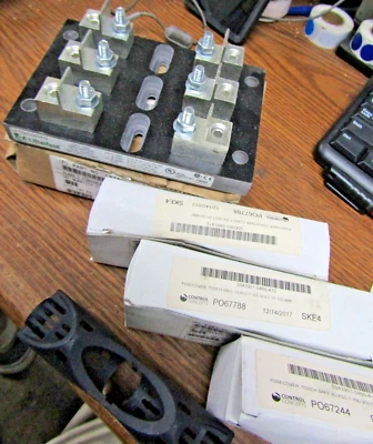 ✌️NEW LITTELFUSE LFT601003CS 600V CLASS T BLOCK 100A 3 POLE WITH (3) LT60100FBC - Image 1 of 4