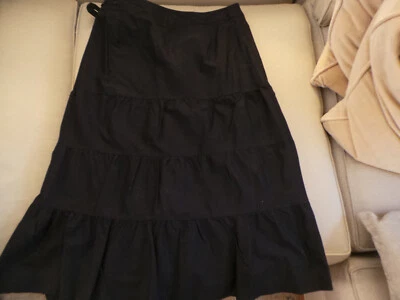 Maxi FALDA 8 con etiqueta H&M negra en capas sin usar Cierre de botón y cremallera excelente; Foto 1 de 4