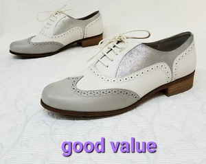 Scarpe Oxford Clarks donna taglia UK 7 D bianco/grigio argento pelle - Foto 1 di 10