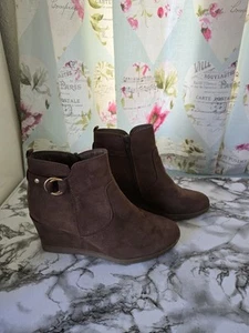 Marks And Spencer Brown Suede Wedge Boots With Side Zip Size 5.5 Never Been Worn - Picture 1 of 10