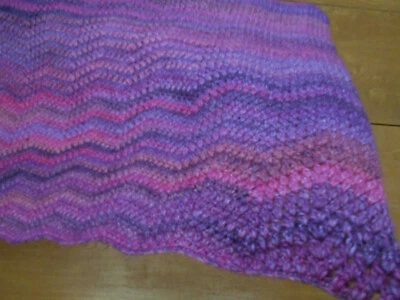 púrpura rosa malva granate colores variados bebé afgano Foto 1 de 4