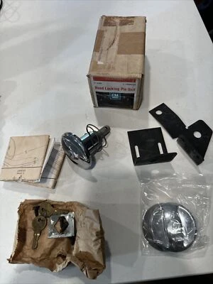 Nuevo de Lote Antiguo GM 994203 1972 73 74 Chevrolet Camaro Camaro Capó Pin Unidad Kit Foto 1 de 4
