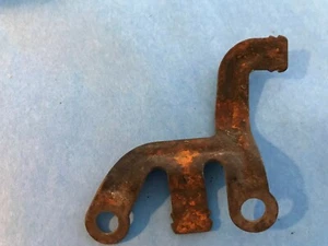 1986-1991 Corvette Passenger (RH) Spark Plug Retainer Metal Used GM # 14087575 - Imagen 1 de 2