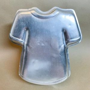 T-Shirt Jersey Cake Pan Baking Mold 1979 Wilton 502-5617 - Picture 1 of 16