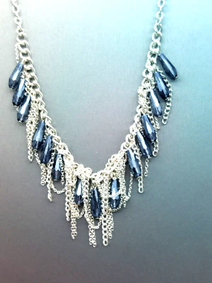 Impresionante Collar Firmado Estilo & Compañía Tono Plata Colgantes y Cadenas Azules 21" Foto 1 de 4