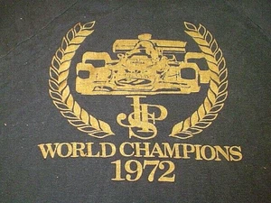 MAGLIETTA VINTAGE 1972 WORLD CHAMPIONS JOHN PLAYER TEAM LOTUS FORMULA 1 - Foto 1 di 6