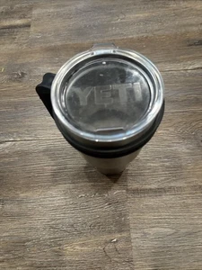 Vaso Yeti 30 oz Silver Rambler con tapa y accesorio de mango - Imagen 1 de 9