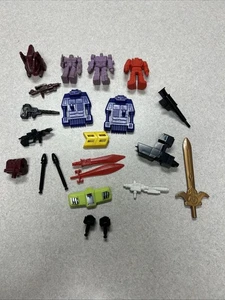 Lote aleatorio de piezas originales de Transformers años 80 - Imagen 1 de 4