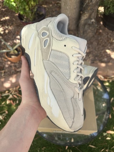 Taglia 9.5 Adidas Yeezy Boost 700 Basse Analogiche