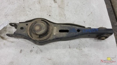 Braço traseiro esquerdo de mola inferior Hyundai Santa Fe 2019 - Imagem 1 de 4