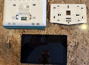 Lennox S40 (22V24) Smart Thermostat with Touchscreen - Picture 1 of 1