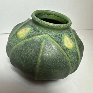Jemerick Studiokeramik handgefertigt Kunsthandwerk matt grün gelbe Knospe Vase - Bild 1 von 23