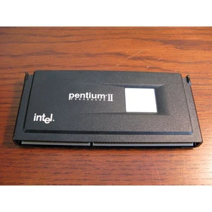 Intel Pentium II 266 MHz slot 1 CPU con cache 512K SL265 80522PX266512 - Foto 1 di 1