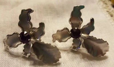 VINTAGE ♡ B.N. BUGBEE & NILES FLORAL WITH PURPLE STONE ♡ SCREW BACK EARRINGS - Image 1 of 2