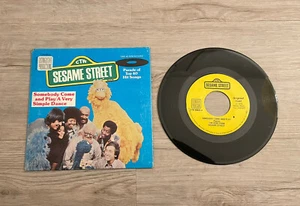 Sesame Street 1976 vinyl 7" 45 Somebody Come And Play & Simple Dance Rare Top 40 - Imagen 1 de 2