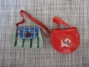 Zwei Vintage Premiere 1960er rot Scotty Hund & blau gestreifte Puppe Kunststoff Geldbörsen - Bild 1 von 6