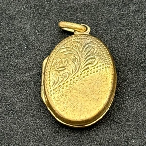 Vintage Gold Vermeil Sterling Silver Oval Locket – Engraved Floral Design 925 - Picture 1 of 8