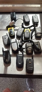14 Motorola Flip Phones With Car And Wall Chargers - Picture 1 of 2