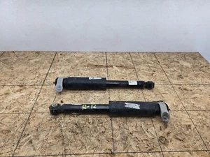 CHEVROLET CAMARO RS 16-24 OEM 2X SUSPENSIÓN TRASERA RUEDA AMORTIGUADOR PUNTAL AMORTIGUADOR - Imagen 1 de 5