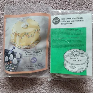 Wilton Floral Garland Cutter/Ejector Set & Cake Decorating Guide w/Tips & Bags - Picture 1 of 6