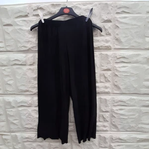 New Look Women’s Black Ruffle Textured Trousers – UK Size 8 – Lightweight & Flow - Picture 1 of 4