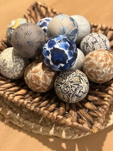 Bolas decoupaged de tela hechas a mano flores en azules - relleno de tazón estilo granja - Imagen 1 de 7