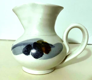 Brocca ceramica da studio bianca con floreale astratto 4"H, 4"W fatta a mano, firmata - Foto 1 di 8