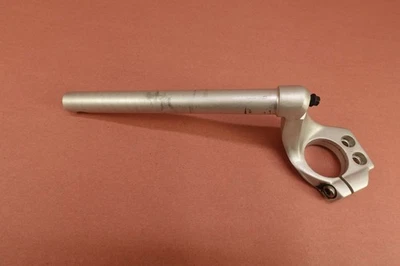 2004 99-04 Triumph Sprint RS clipe de guidão direito - Imagem 1 de 4